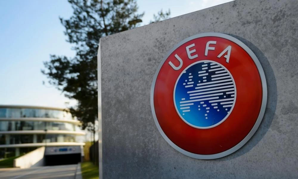 Με πρόστιμα απειλεί τις εθνικές ομάδες η UEFA αν συνεχιστεί ο «μπουκαλοπόλεμος» στους σπόνσορες